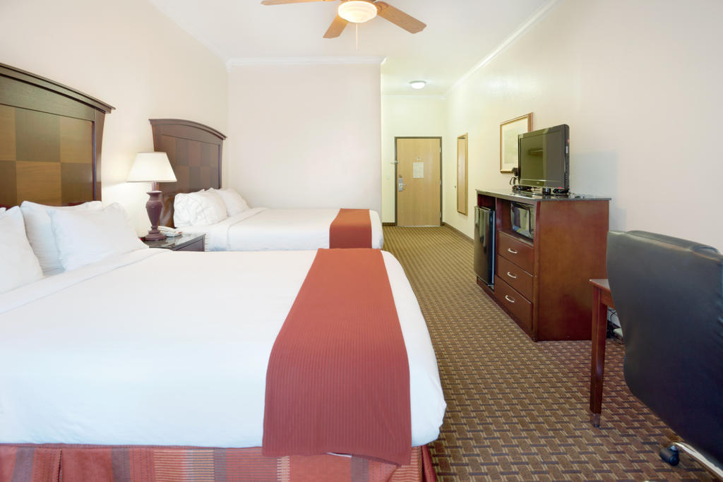 Holiday Inn Express Hotel and Suites