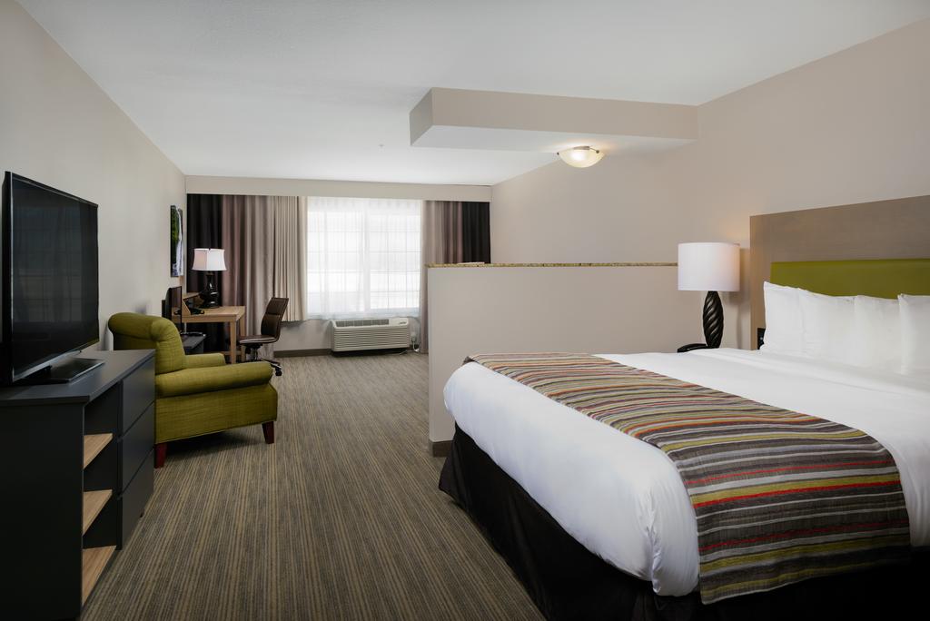 Country Inn & Suites Portland Airport 