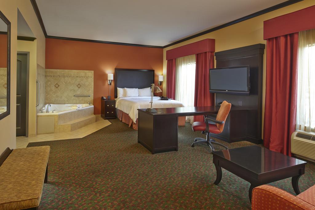    Hampton Inn & Suites Waco-South 